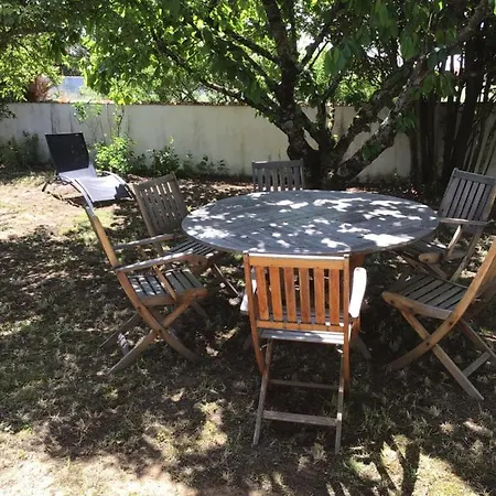 Maison Marie De Re Holiday home